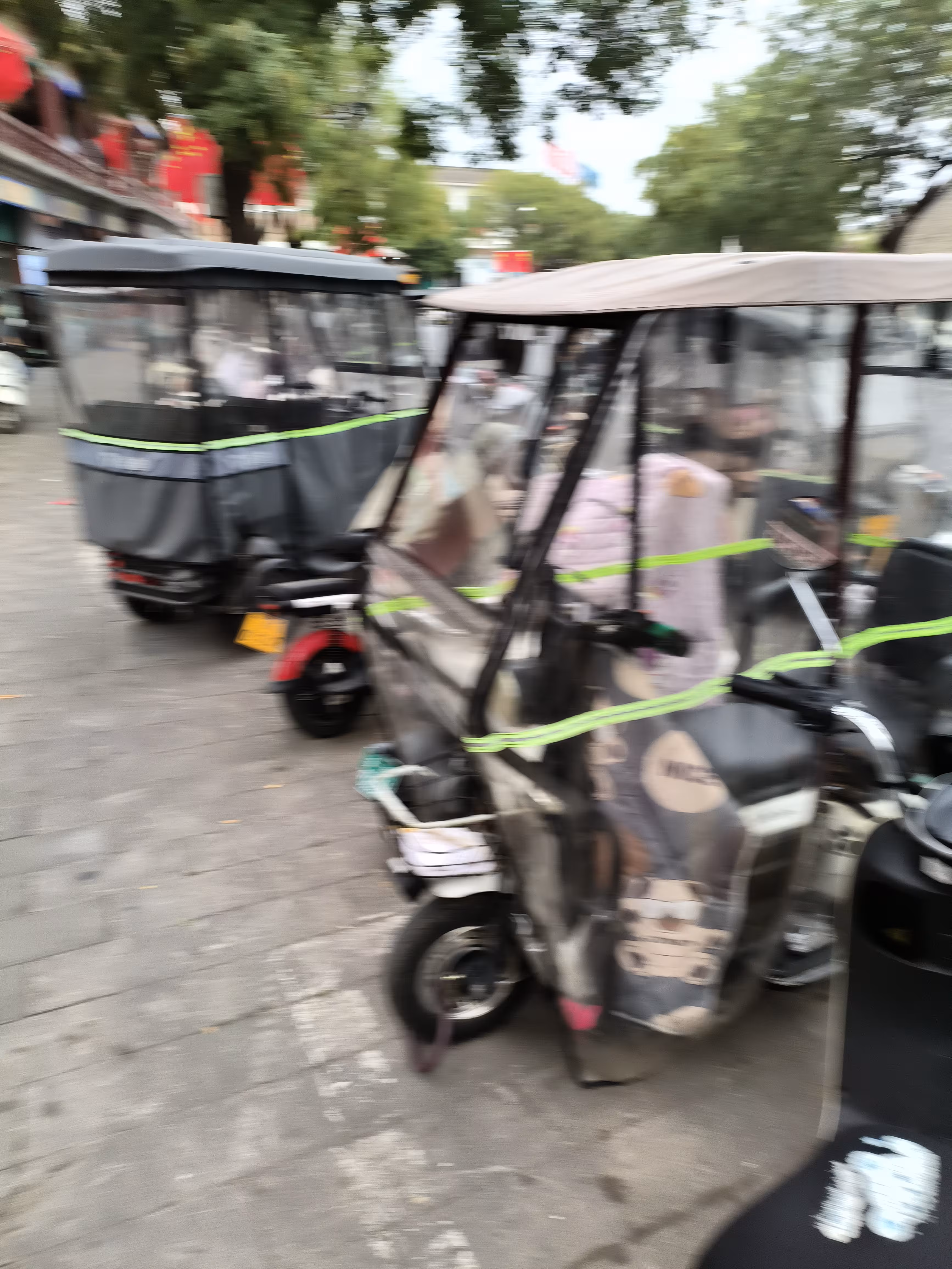 带棚电动三轮车 2