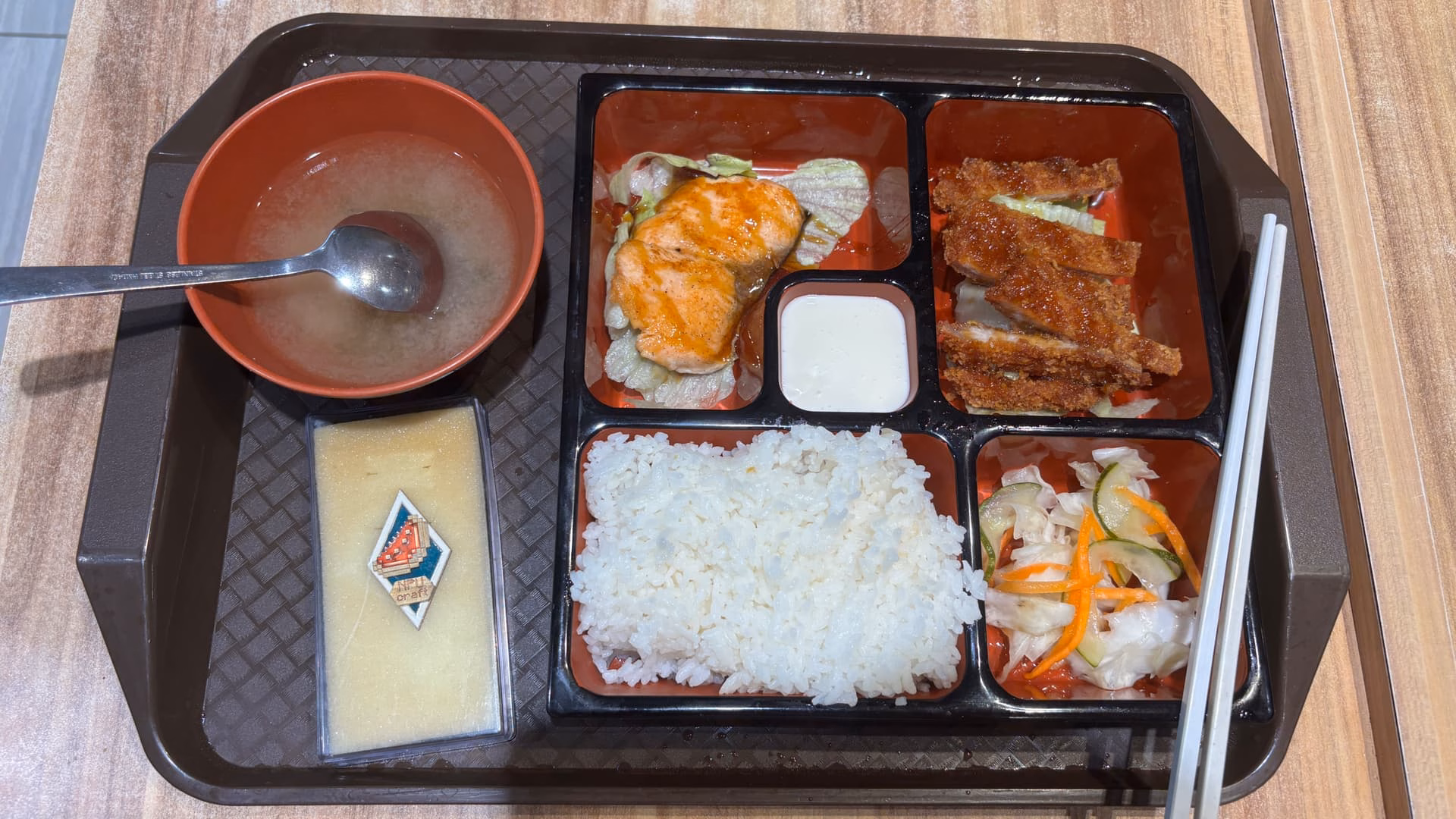 三文鱼猪扒盒饭🍱